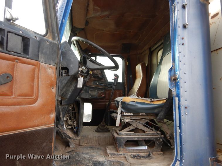 image for item DH3697 1990 Freightliner FLD dump truck