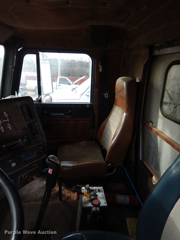 image for item DH3697 1990 Freightliner FLD dump truck