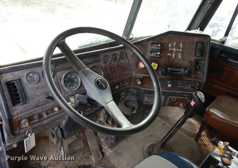 image for item DH3697 1990 Freightliner FLD dump truck