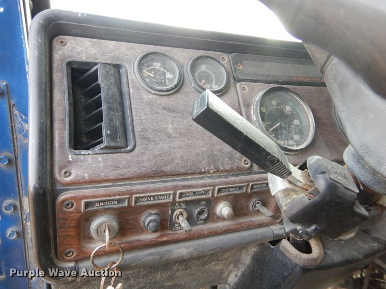 image for item DH3697 1990 Freightliner FLD dump truck