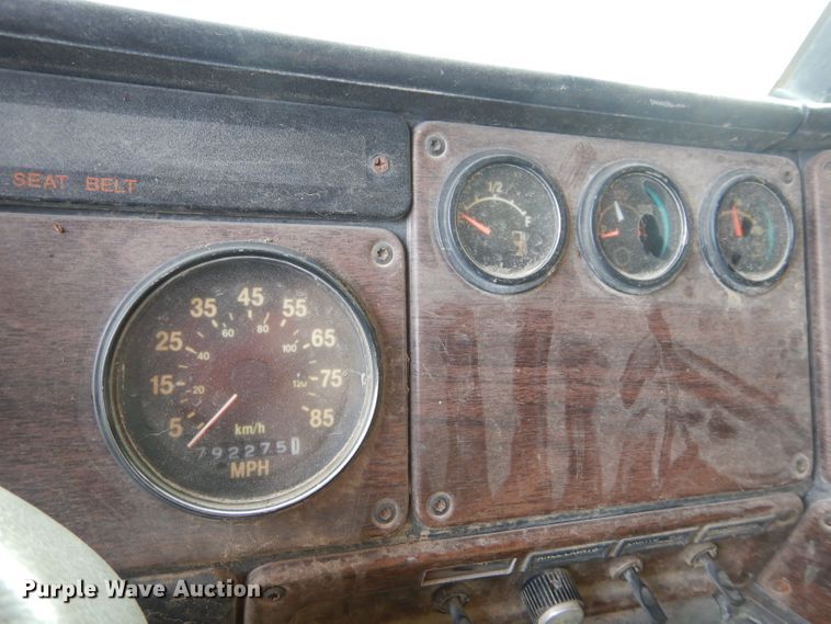 image for item DH3697 1990 Freightliner FLD dump truck