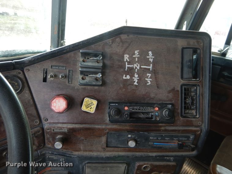 image for item DH3697 1990 Freightliner FLD dump truck