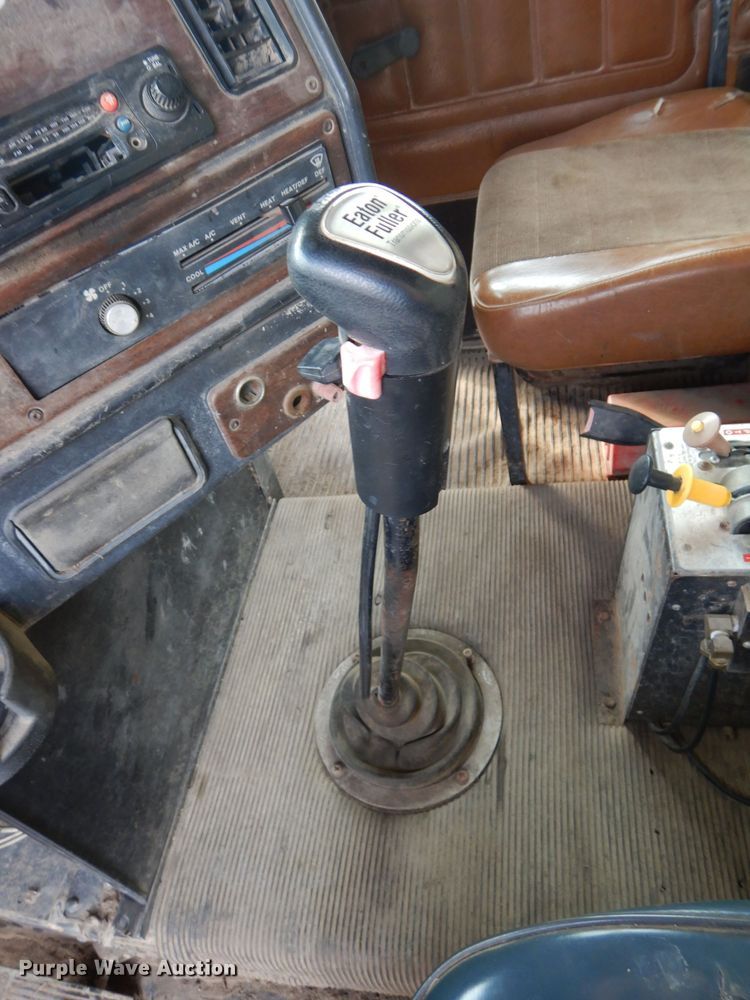 image for item DH3697 1990 Freightliner FLD dump truck