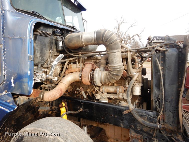 image for item DH3697 1990 Freightliner FLD dump truck