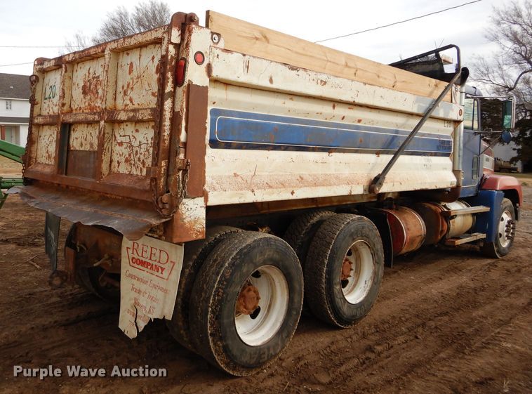 image for item DH3697 1990 Freightliner FLD dump truck