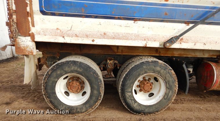 image for item DH3697 1990 Freightliner FLD dump truck