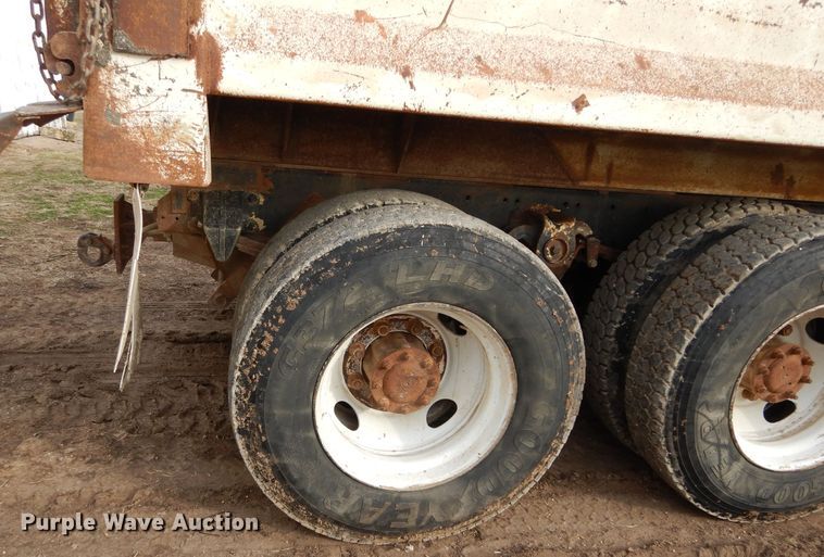 image for item DH3697 1990 Freightliner FLD dump truck