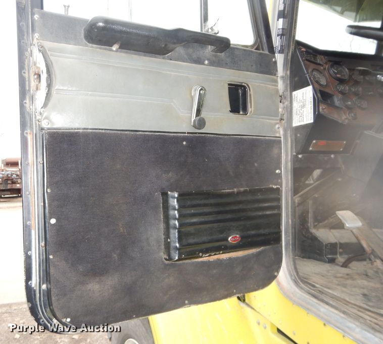 image for item DH4330 1991 Peterbilt 378 water truck