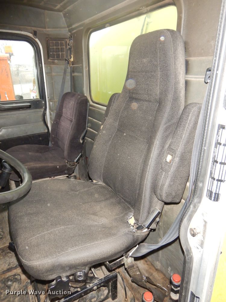 image for item DH4330 1991 Peterbilt 378 water truck