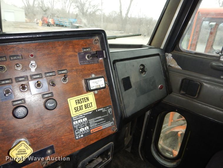 image for item DH4330 1991 Peterbilt 378 water truck