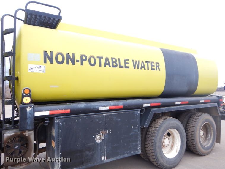 image for item DH4330 1991 Peterbilt 378 water truck