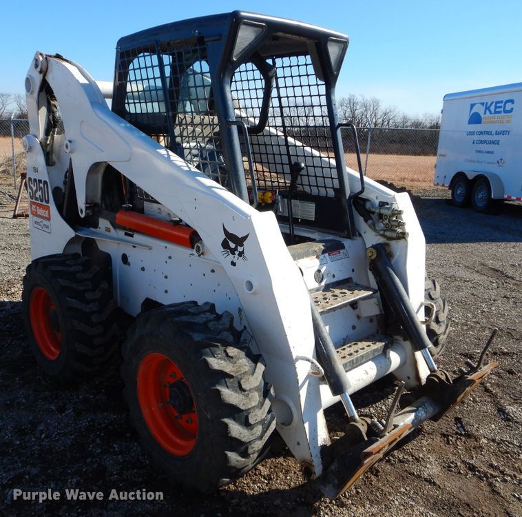 image for item DH4340 2008 Bobcat S250 skid steer