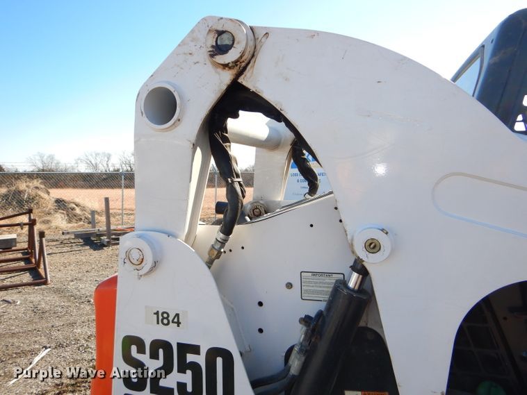 image for item DH4340 2008 Bobcat S250 skid steer