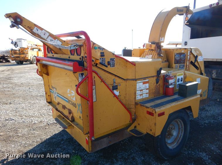 image for item DH4343 2004 Vermeer BC1400XL wood chipper
