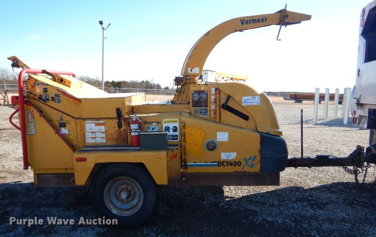 image for item DH4343 2004 Vermeer BC1400XL wood chipper