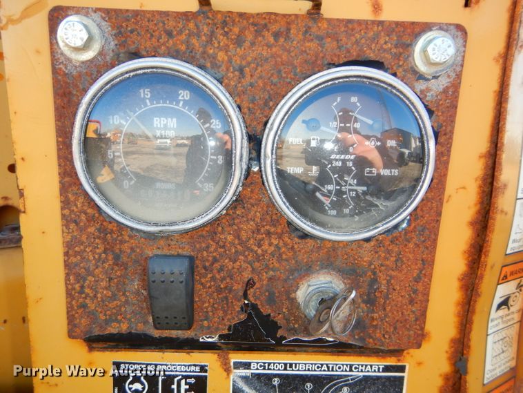 image for item DH4343 2004 Vermeer BC1400XL wood chipper