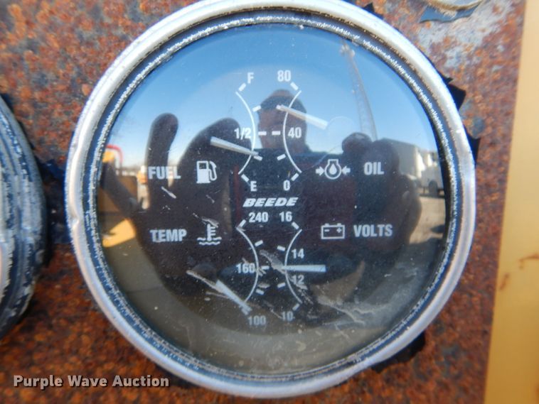 image for item DH4343 2004 Vermeer BC1400XL wood chipper