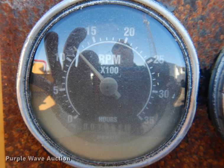 image for item DH4343 2004 Vermeer BC1400XL wood chipper