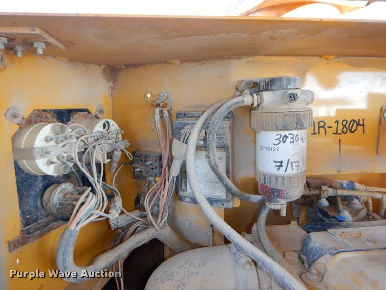 image for item DH4343 2004 Vermeer BC1400XL wood chipper