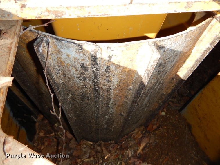 image for item DH4343 2004 Vermeer BC1400XL wood chipper