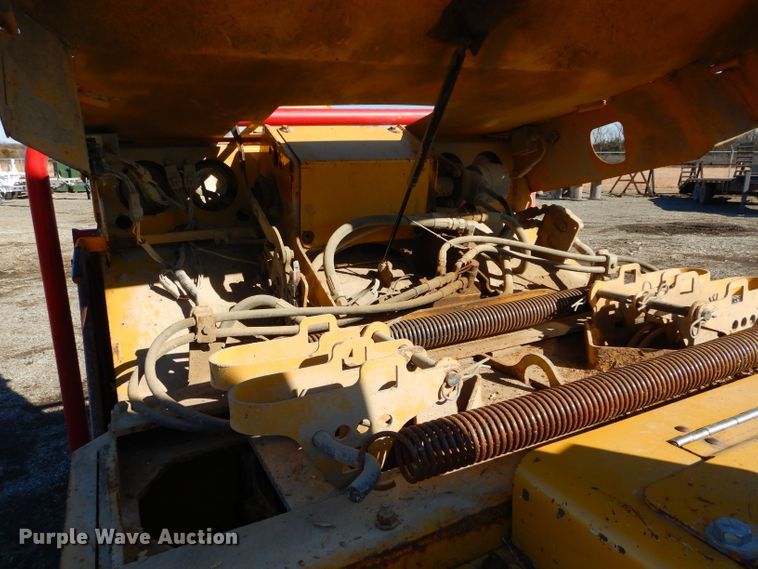 image for item DH4343 2004 Vermeer BC1400XL wood chipper