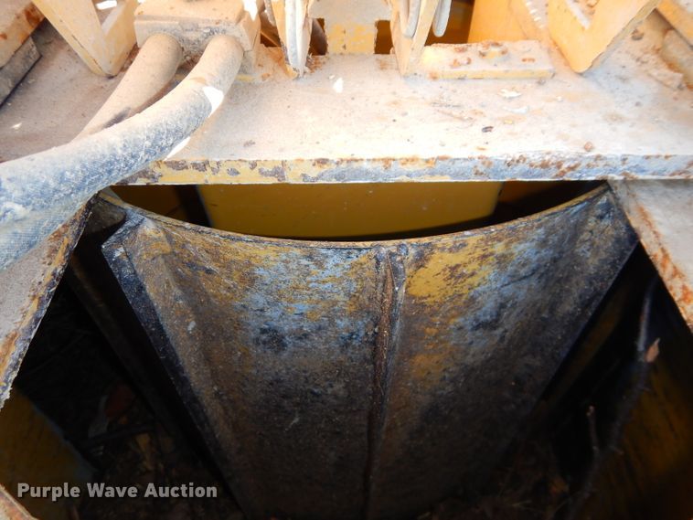 image for item DH4343 2004 Vermeer BC1400XL wood chipper