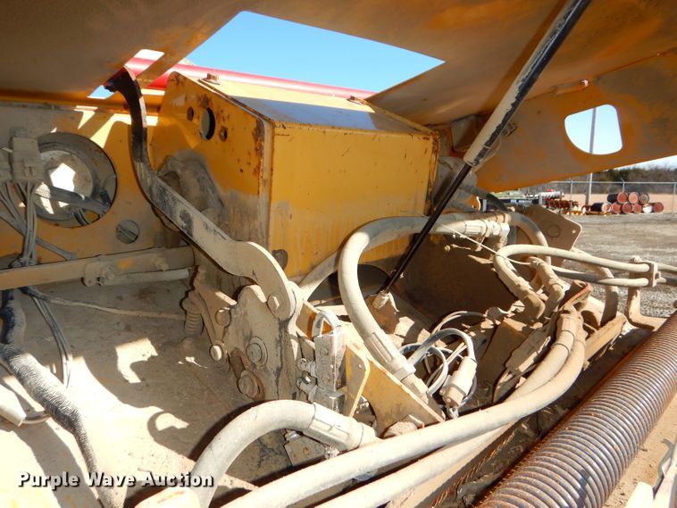 image for item DH4343 2004 Vermeer BC1400XL wood chipper