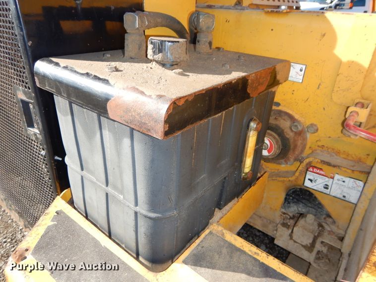 image for item DH4343 2004 Vermeer BC1400XL wood chipper