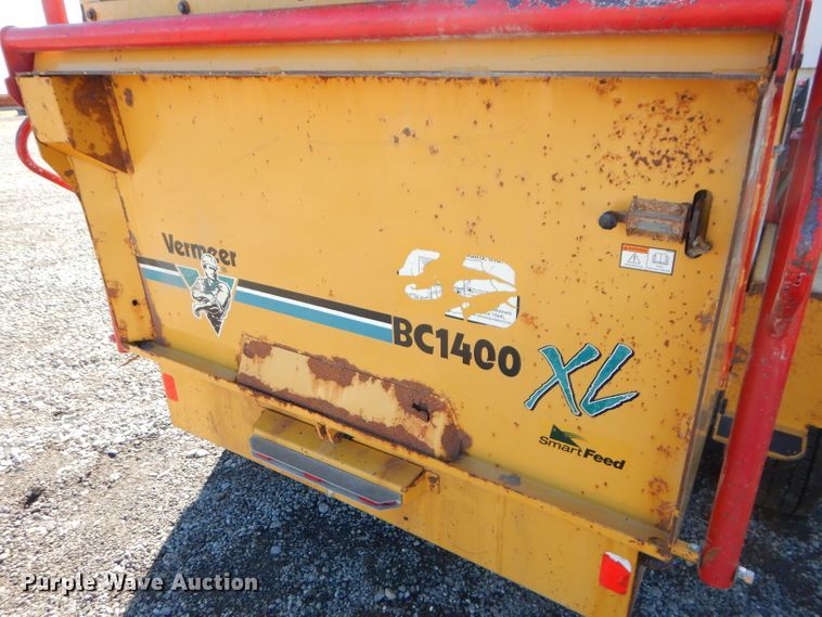 image for item DH4343 2004 Vermeer BC1400XL wood chipper