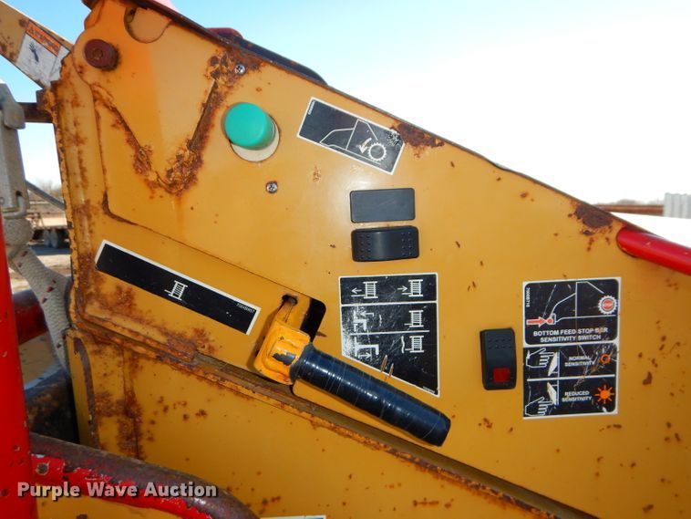 image for item DH4343 2004 Vermeer BC1400XL wood chipper