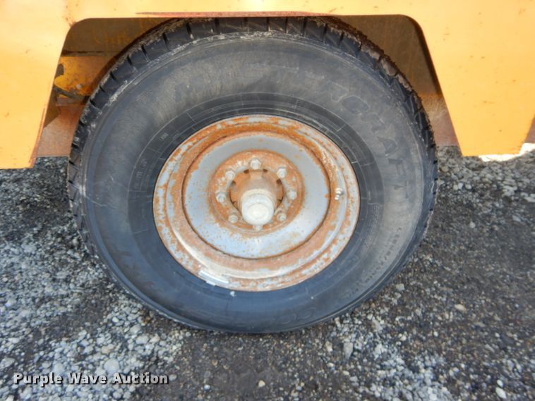 image for item DH4343 2004 Vermeer BC1400XL wood chipper