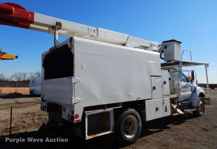 image for item DH4344 2006 Ford F750 Super Duty forestry bucket truck