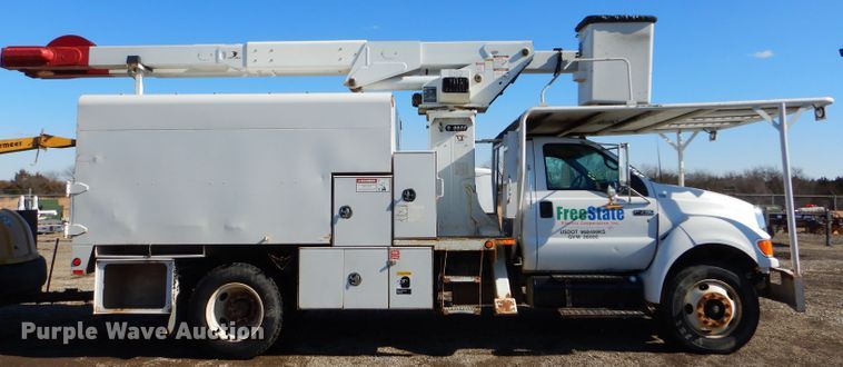 image for item DH4344 2006 Ford F750 Super Duty forestry bucket truck