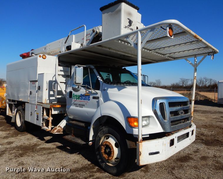 image for item DH4344 2006 Ford F750 Super Duty forestry bucket truck