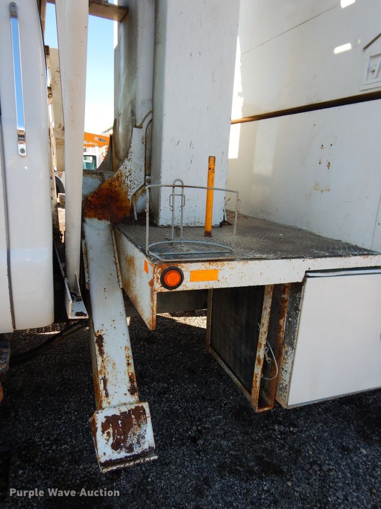 image for item DH4344 2006 Ford F750 Super Duty forestry bucket truck