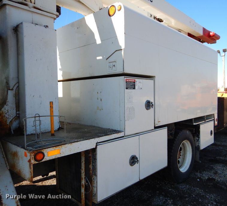 image for item DH4344 2006 Ford F750 Super Duty forestry bucket truck