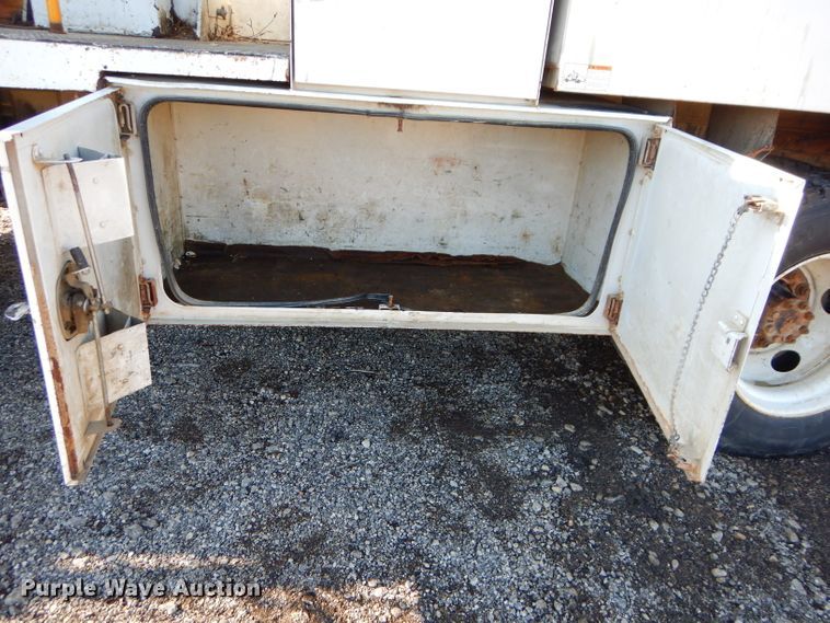 image for item DH4344 2006 Ford F750 Super Duty forestry bucket truck