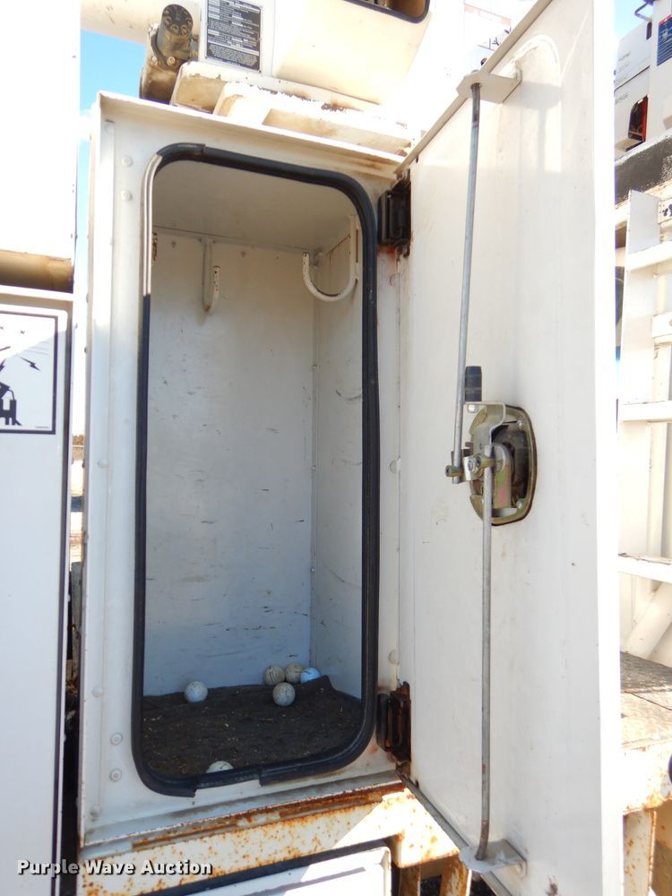 image for item DH4344 2006 Ford F750 Super Duty forestry bucket truck