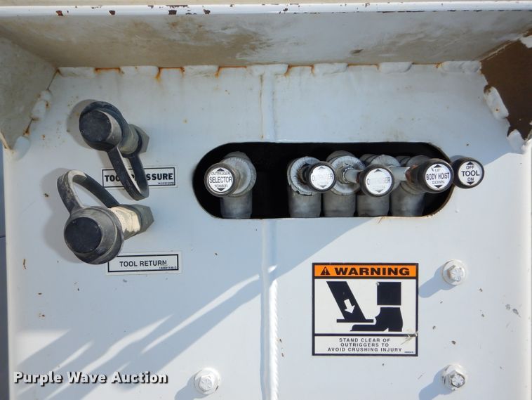 image for item DH4344 2006 Ford F750 Super Duty forestry bucket truck