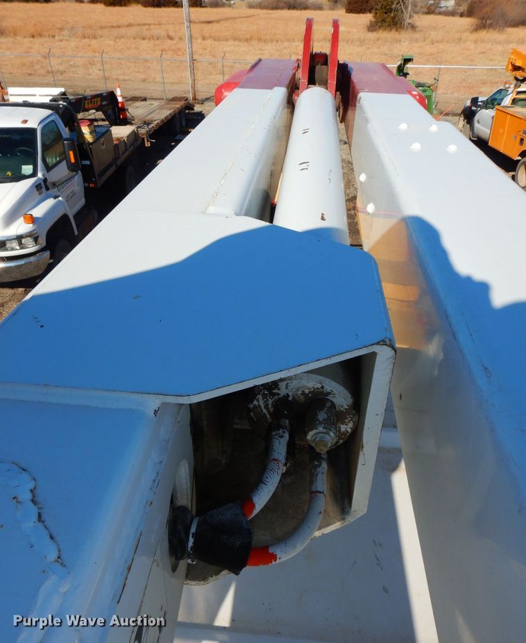 image for item DH4344 2006 Ford F750 Super Duty forestry bucket truck