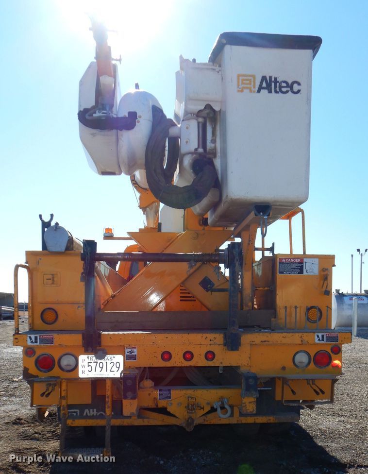 image for item DH4345 2007 Chevrolet C8500 bucket truck