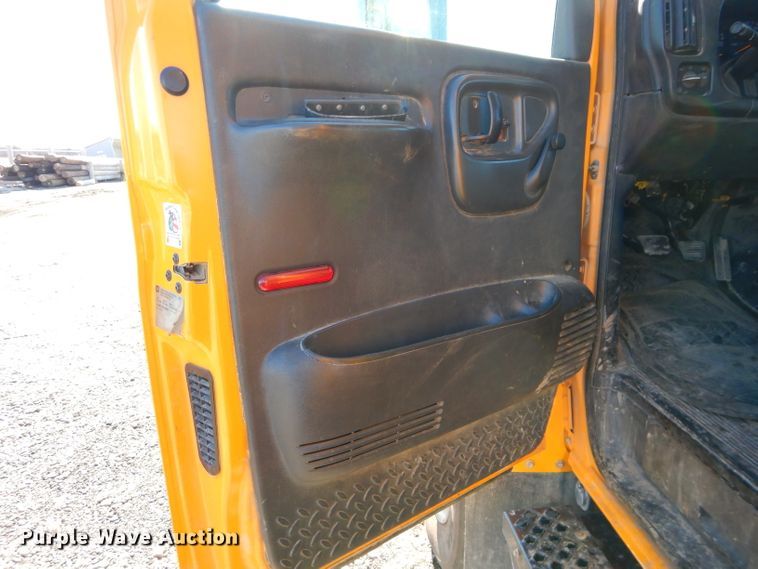 image for item DH4345 2007 Chevrolet C8500 bucket truck