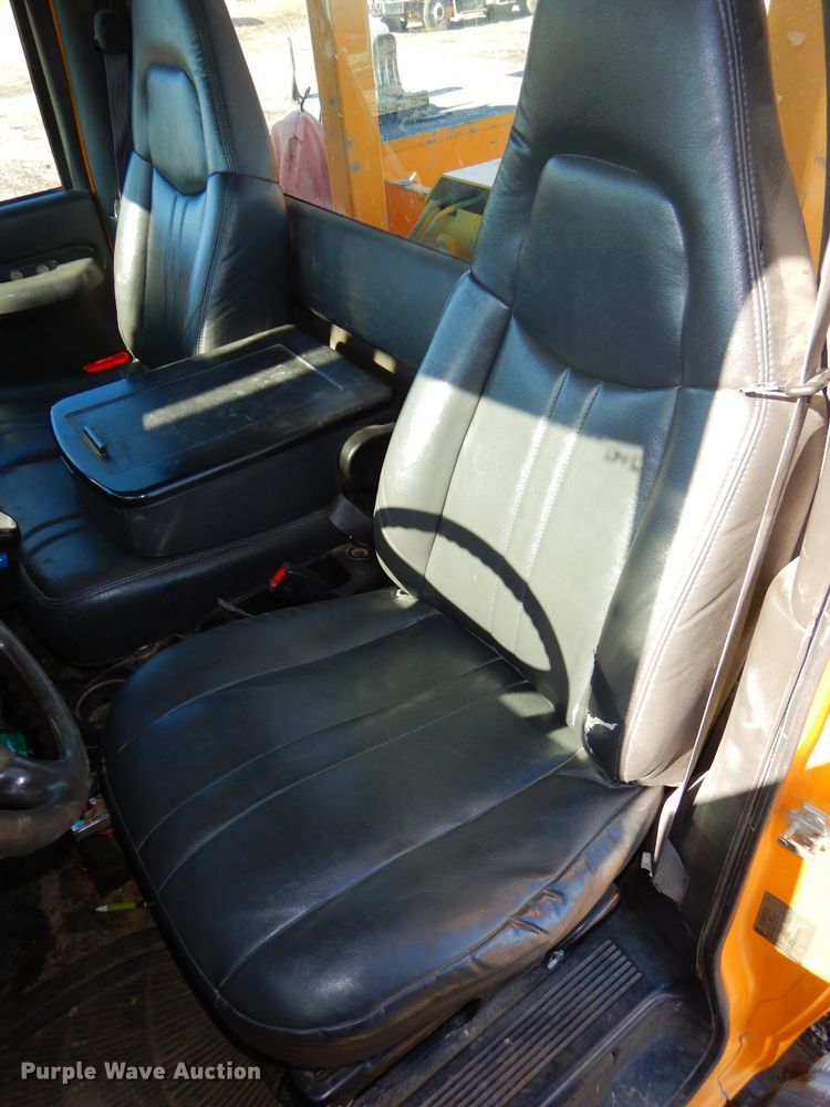 image for item DH4345 2007 Chevrolet C8500 bucket truck