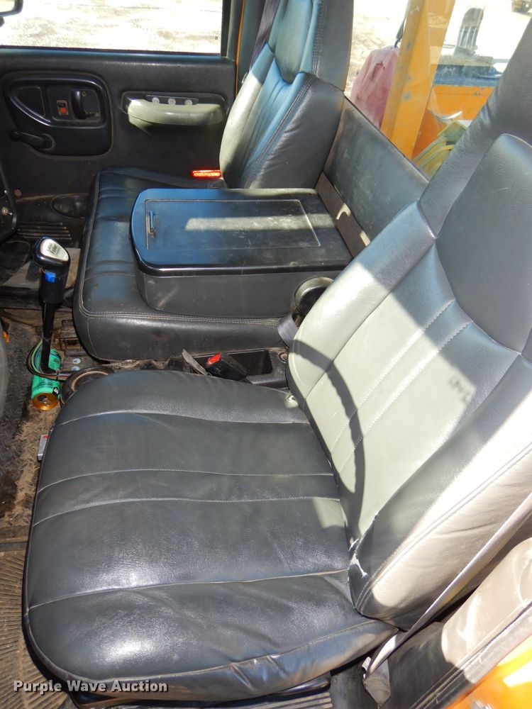 image for item DH4345 2007 Chevrolet C8500 bucket truck