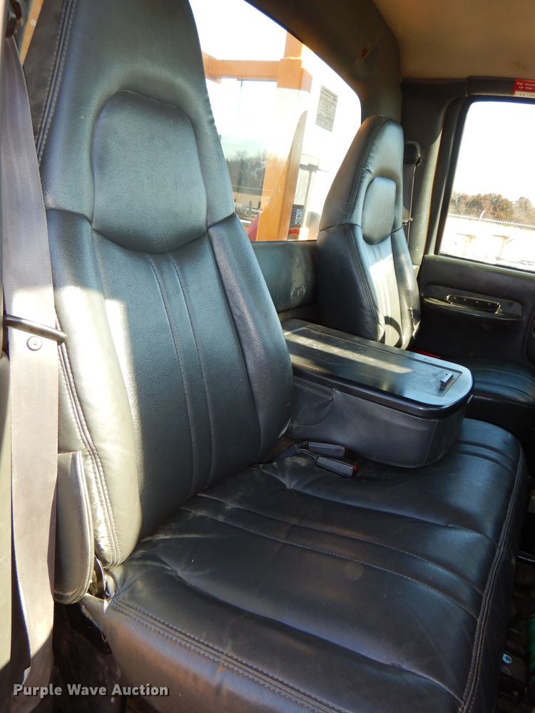 image for item DH4345 2007 Chevrolet C8500 bucket truck