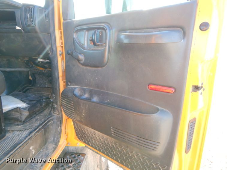 image for item DH4345 2007 Chevrolet C8500 bucket truck