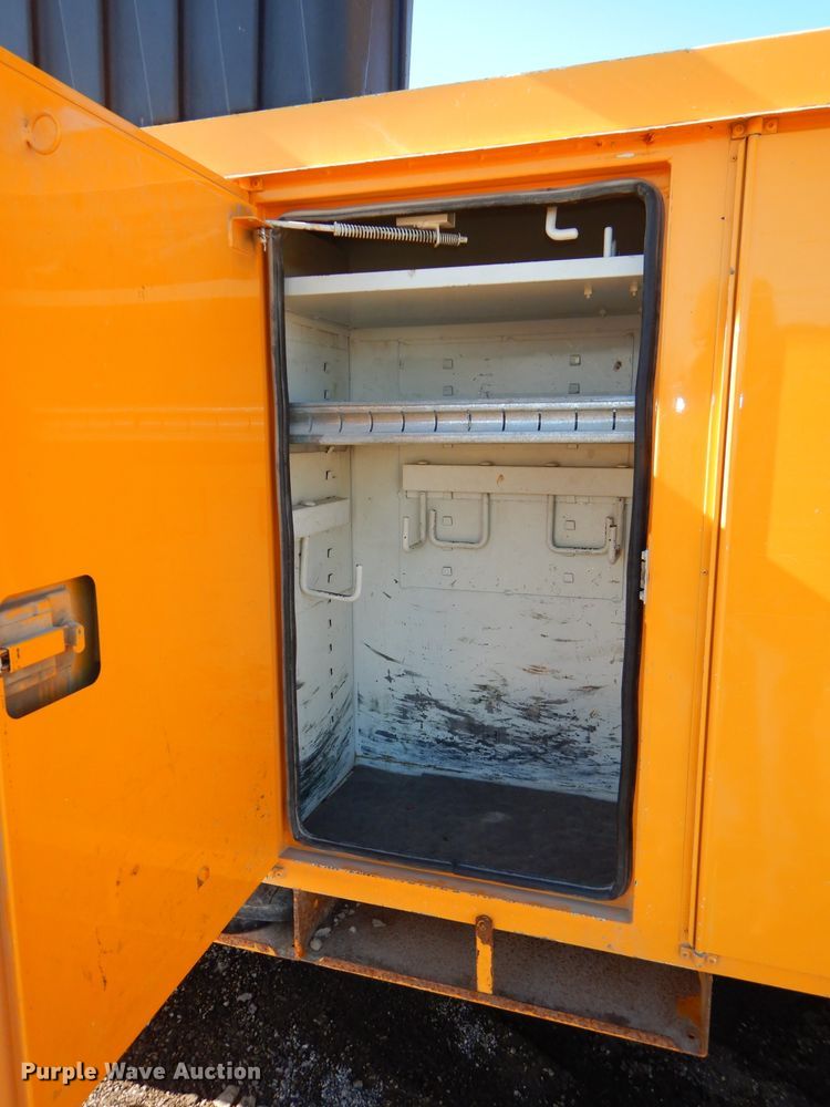 image for item DH4345 2007 Chevrolet C8500 bucket truck