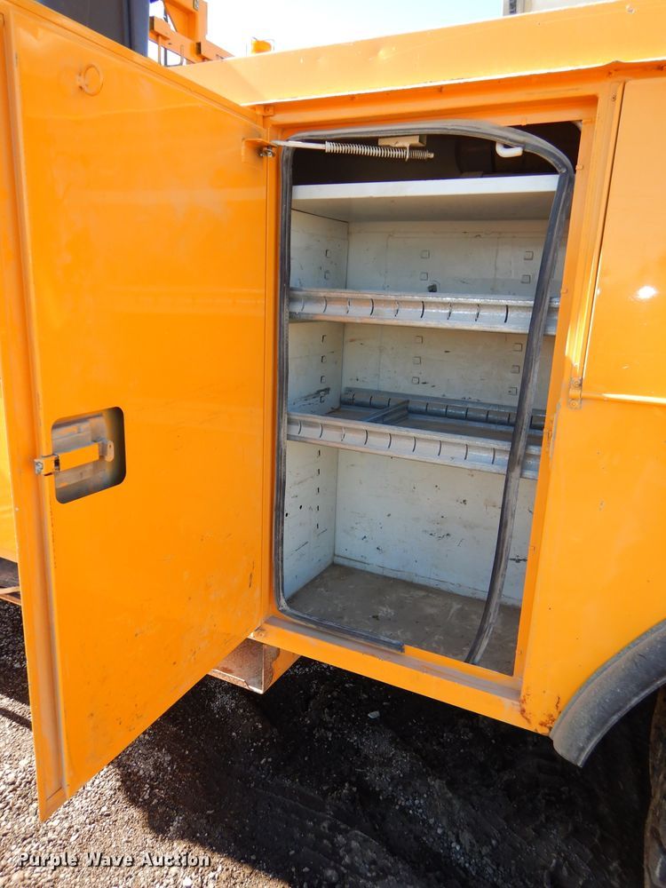 image for item DH4345 2007 Chevrolet C8500 bucket truck