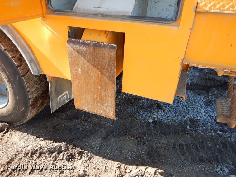 image for item DH4345 2007 Chevrolet C8500 bucket truck