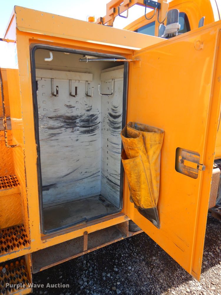 image for item DH4345 2007 Chevrolet C8500 bucket truck